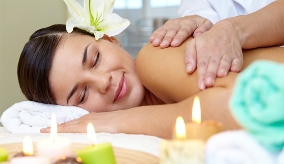 Huile de massage professionnelle végétale et naturelle au Monoi 1